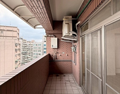 頂溪🌟包裹垃圾代收/獨洗曬/車位可租/台水電/水泥磚牆 - Image 8