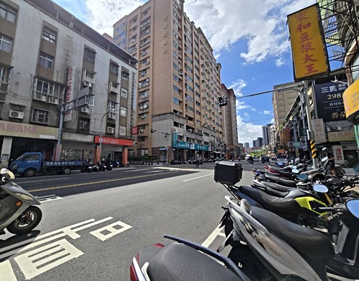 🎀🎀🎀忠孝路三段🎉黃金顯眼1+2樓邊間🔺窗店面🎉 - Image 2