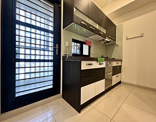 靓瑜學姊!福山國中小|左營高鐵台積電|稀有陽台進出三房平車 - Image 4