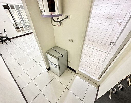 🌈超大空間⭐可雙租補⭐一層兩戶⭐室內機車位⭐水湳經貿⭐ - Image 4