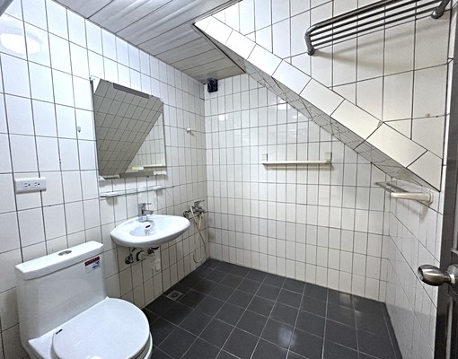 [泰隆社區]淡水捷運商圈稀有1+2樓四房 - 591租屋網 - Image 5