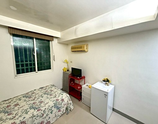 永安市場❣️獨曬外推窗便宜/採光通風傢俱齊全/格局方正限女 - Image 2