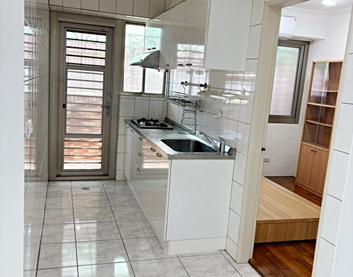 巨城旁商圈含車位可申請租屋補助,三民國中學區 - Image 5