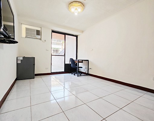 中國醫🍎超大露台採光好✅台水電✅全新油漆✅雙層冰箱.大衣櫃 - Image 4