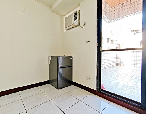 中國醫🍎超大露台採光好✅台水電✅全新油漆✅雙層冰箱.大衣櫃 - Image 6