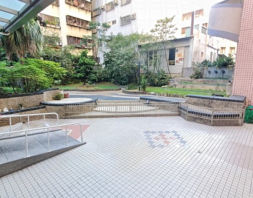 中國醫🍎超大露台採光好✅台水電✅全新油漆✅雙層冰箱.大衣櫃 - Image 15