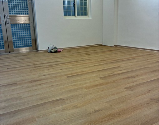 門前可停車,鄰公園全新整理一樓3房2聽2衛 - Image 1