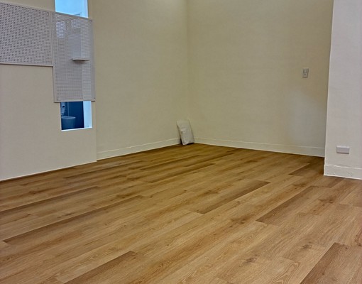 門前可停車，鄰公園全新整理一樓2房2聽2衛 - Image 3