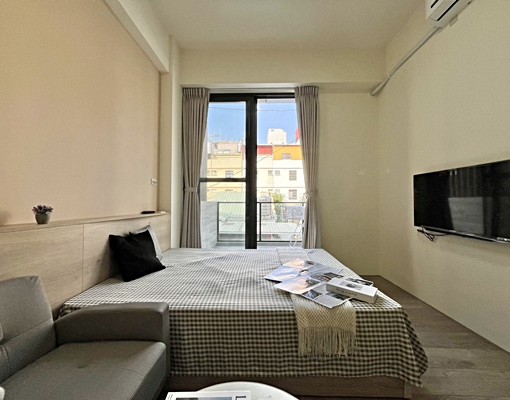 水湳愛買迪卡農🔥可租補🔥大露臺✨系統櫃✨沙發✨極新完工 - Image 3