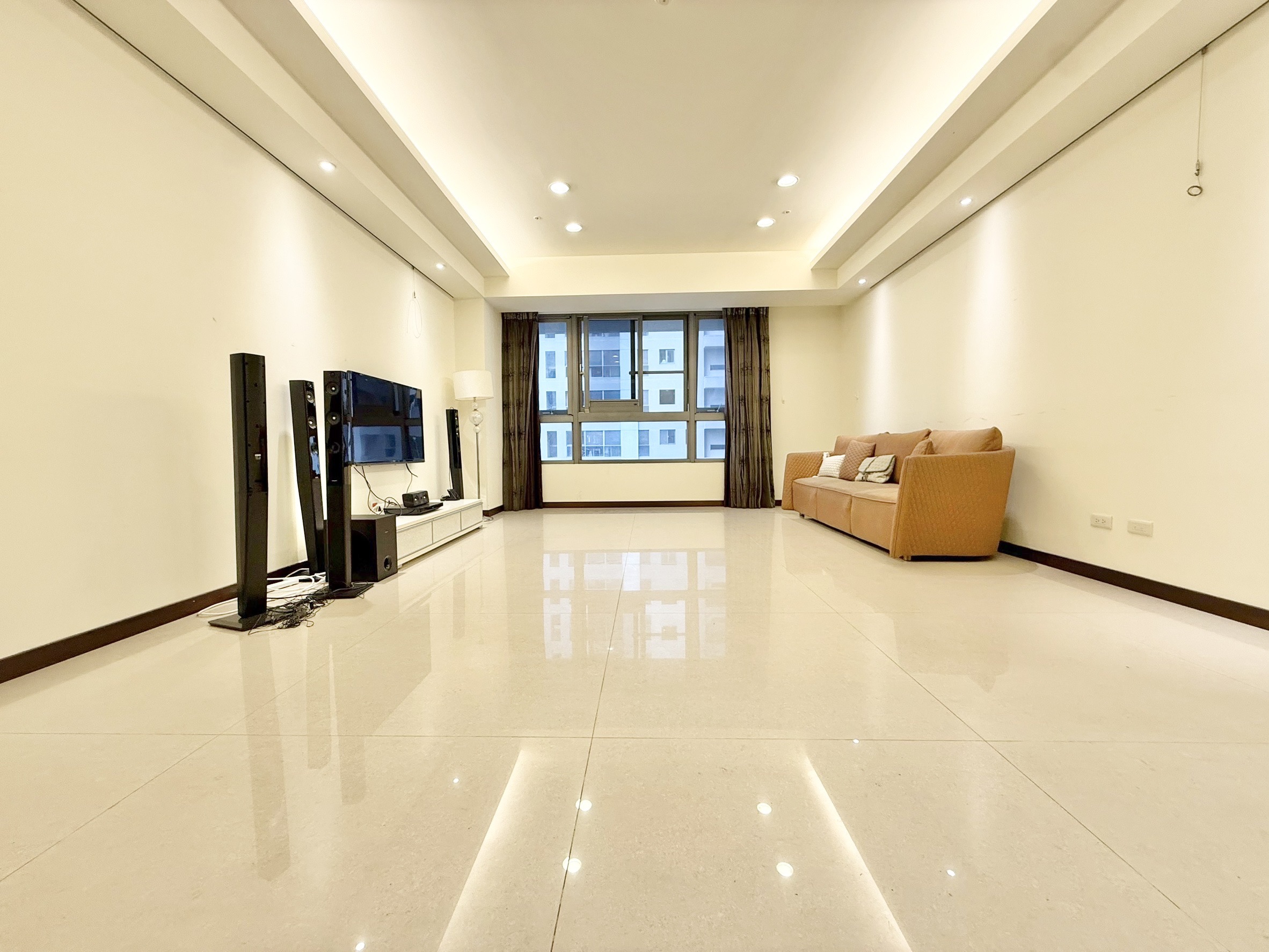 �專任�七期新光旁�室內70大四房雙主臥雙平車�