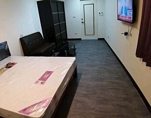 基隆市區成功一路大套房,家具電全大陽台生活機能特佳,可申請租 - Image 2