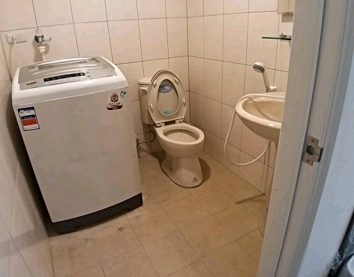 基隆市區成功一路大套房,家具電全大陽台生活機能特佳,可申請租 - Image 3