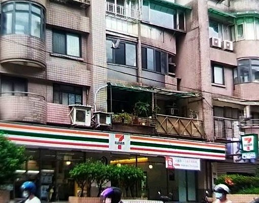 基隆市區成功一路大套房,家具電全大陽台生活機能特佳,可申請租 - Image 8