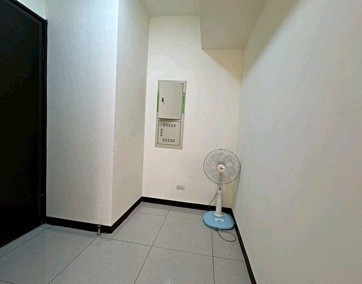 全新三房含車位 - Image 8