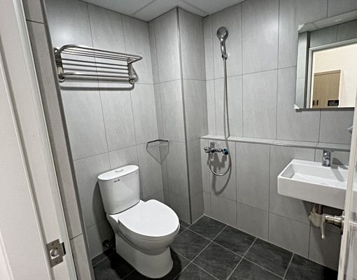 2025年全新裝潢–全新家具–一卡皮箱即可入住!可租補!!! - Image 14