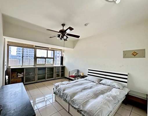 西屯面市政府捷運3房次頂樓電梯3房附車位 - Image 5