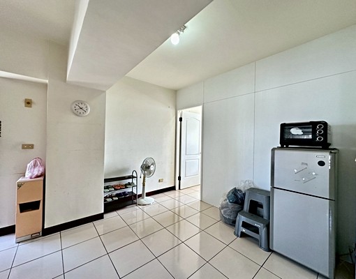 西屯面市政府捷運3房次頂樓電梯3房附車位 - Image 8