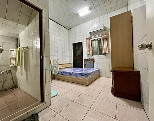 近小港醫院、熱鬧漢民商圈透天套/雅房出租 - Image 12