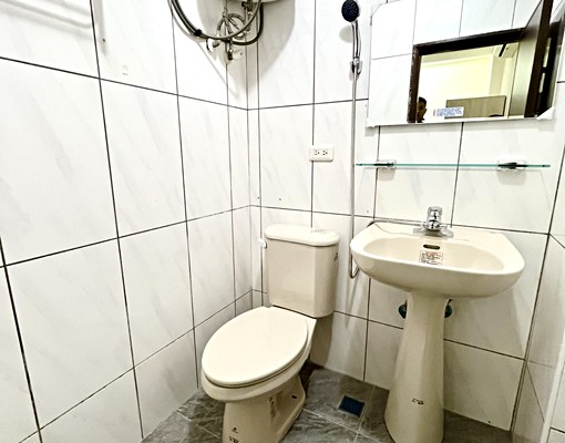 彰工、師旁~步行街可達!超值大套房出租!此區最划算選擇! - Image 2