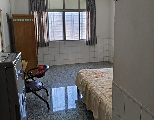 高市前鎮區採光棒5000八坪單身女性套房 - Image 1