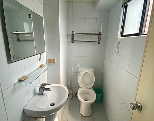 水湳愛買茶六全聯旁/精美三房含轎車位/可租補一層一戶三面採光 - Image 12