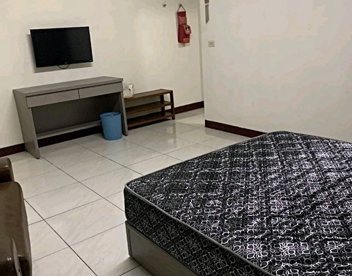 近大潤發獨洗雙人床套房可租補含網 - Image 1