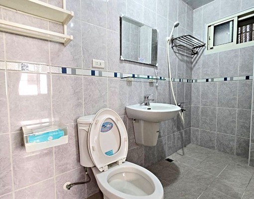 高雄火車站#中山一路巷內#透天套房出租(有陽台) - Image 4