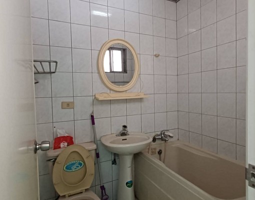 有電梯文心&崇德辦公室出租~洽陳品玲 - Image 6