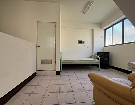 鼓山車站邊間小透天(門口停車) - Image 7