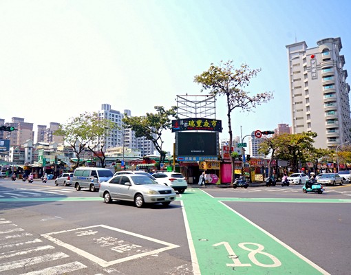 巨蛋捷運溫馨復古電梯套房!生活機能棒!免追垃圾車!台水台電計 - Image 14