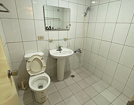 水湳愛買茶六全聯旁/精美三房含轎車位/可租補一層一戶三面採光 - Image 11