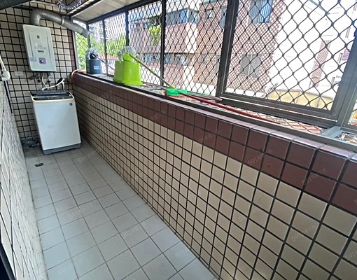 水湳愛買茶六全聯旁/精美三房含轎車位/可租補一層一戶三面採光 - Image 13