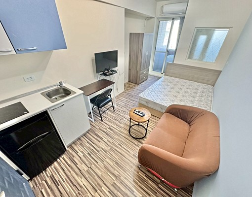 屋齡新✨電梯陽台獨洗✨可戶籍租補✨台水電✨室內機車位✨流理台 - Image 1