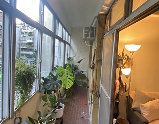 信義區101捷運旁陽台老公寓格局方正,對外窗雅房/套房出租 - Image 3