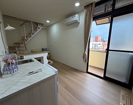 全新完工大坪數樓中樓可貓高質感陽台洗衣機 - Image 1