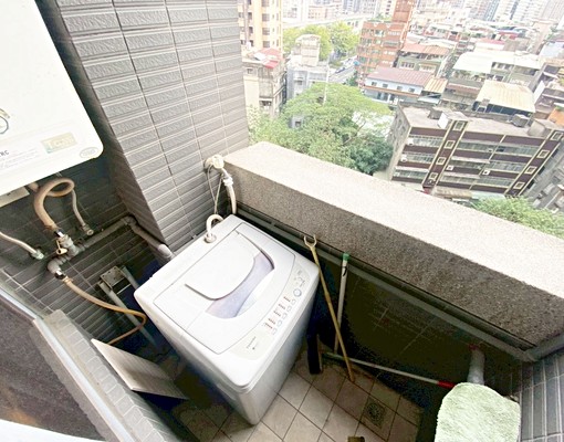 捷運板橋◆電梯套房◆採光垃圾代收★陽台 - Image 5