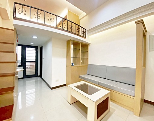 捷運板橋◆電梯套房◆採光垃圾代收★陽台 - Image 1