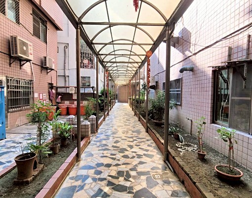 ★☆不用管租屋★☆近南紡頂樓溫馨套房(僅租女生) - Image 1