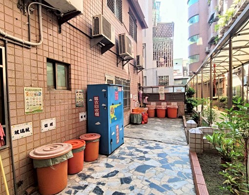 ★☆不用管租屋★☆近南紡頂樓溫馨套房(僅租女生) - Image 2