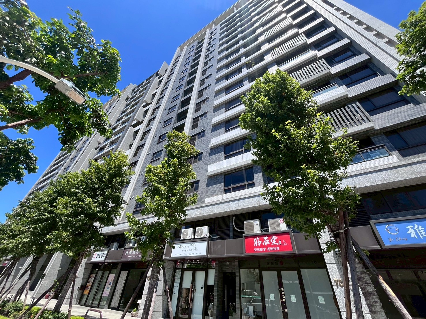 出價談♛藝文特區♛幸福滙三房車位♛近桃園車站商圈