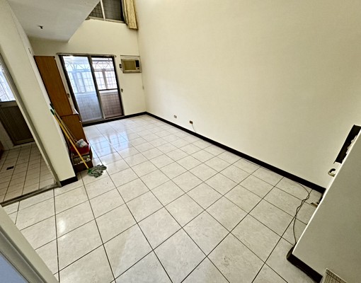 京國特區🔥稀有三房樓中樓|寵物可談|可租補|平面車位 - Image 2