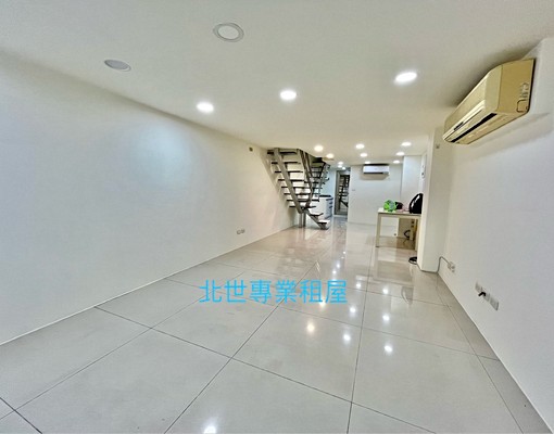 唭哩岸捷運站1F美屋2+1房-全新粉刷-有管理 - Image 2