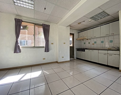 可租補‼️含管理車位費‼️四維國小三面採光大三房平面車位‼️ - Image 2