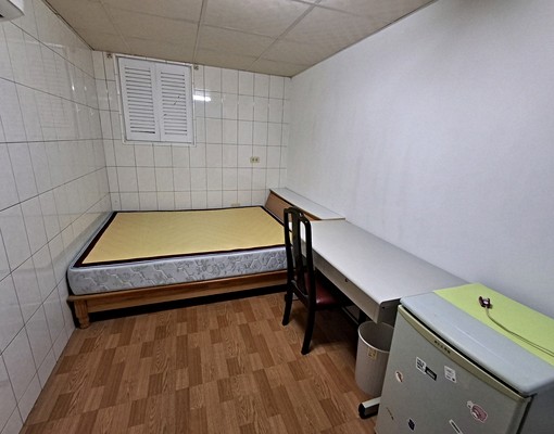 博愛後譯捷運.公寓小套房包網路限租女生 - Image 2