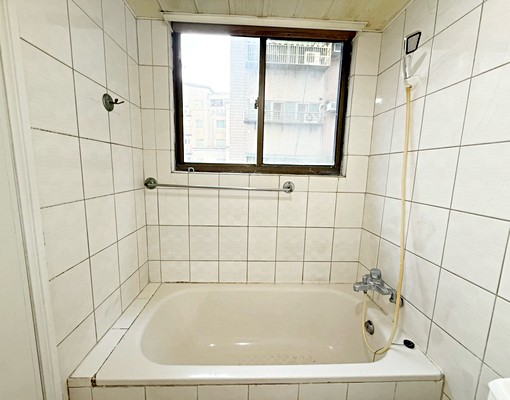 近家樂福☆藝文交通方便高樓通風前後陽台大3房(無傢俱電) - Image 8