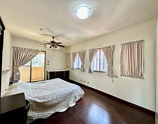 市政府商圈三房次頂樓採光好附車位(都發局後方) - Image 5