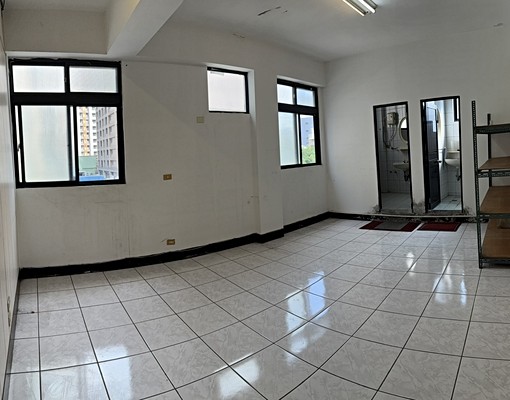 屋主~~~自租，可當廠辦、也可當住家，離中和好市多補貨有夠近 - Image 1
