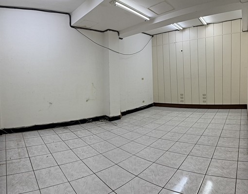 屋主~~~自租，可當廠辦、也可當住家，離中和好市多補貨有夠近 - Image 5