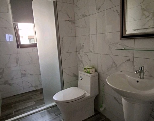 全新三樓半透天整棟5房4.5衛出租 - Image 4