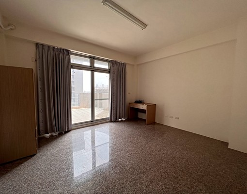 嶺東商圈~⭐正忠勇路臨路電梯透店~住店合一最佳產品 - Image 4